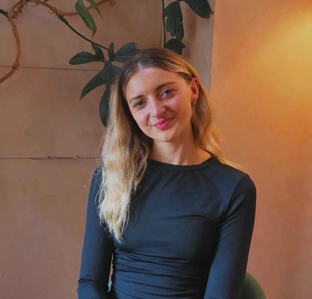 Emma Longley. Specialist Pain Physiotherapist /Physio. She uses the mind body method of PRT - Pain reprocessing therapy to help people recover from chronic symptoms.