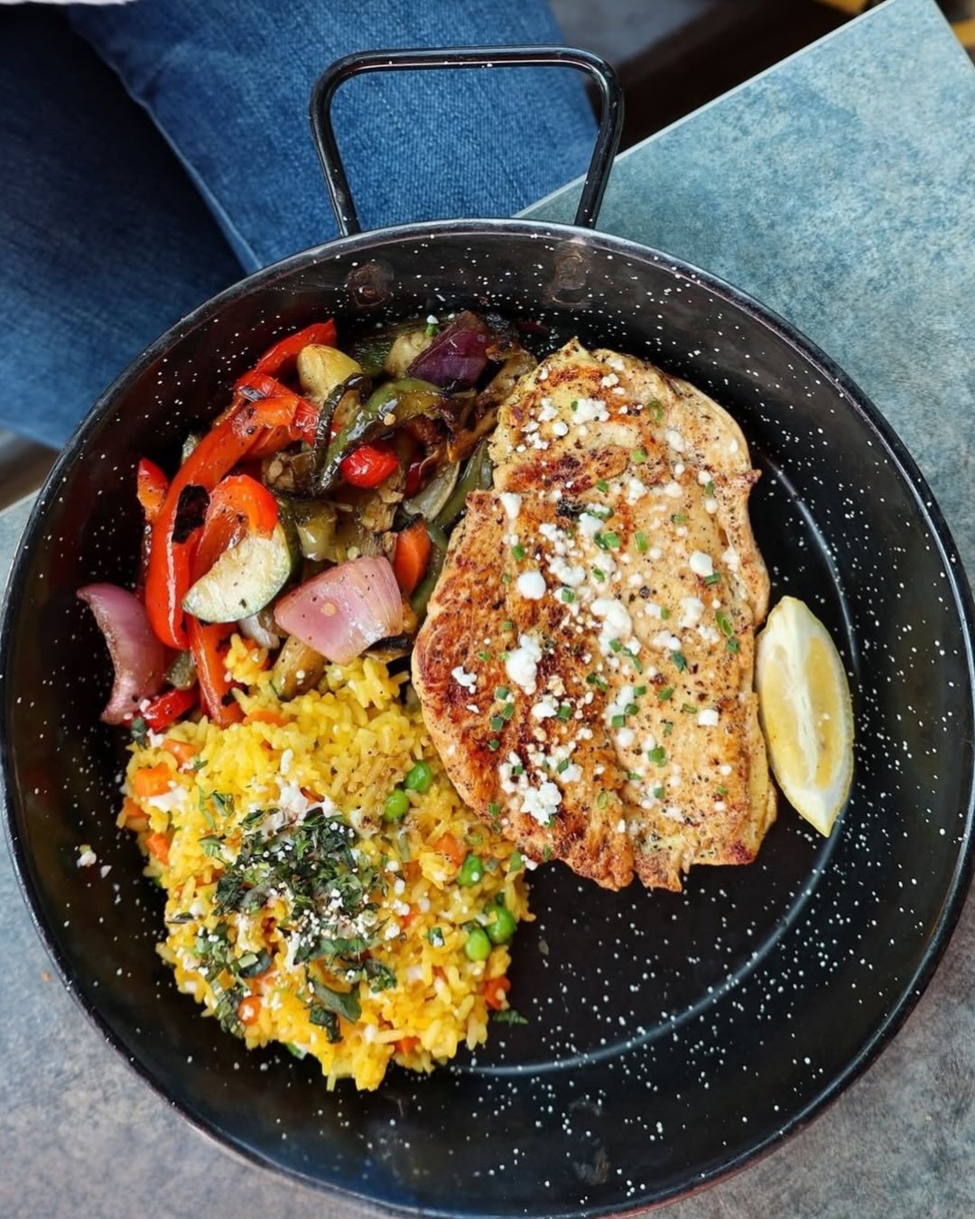 Your weeknight plate doesn&rsquo;t have to be boring. Our Plancha Chicken takes a tropical twist with pineapple-marinated chicken, cotija cheese, yellow rice, and fire-seared veggies &mdash; all cooked hot on the plancha for maximum flavor.

It&rsquo