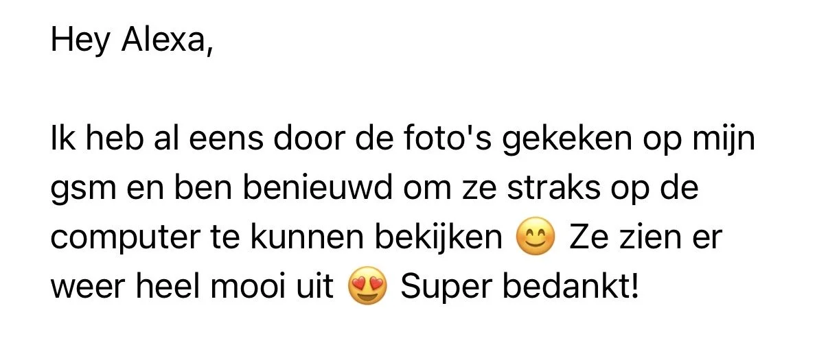 Screenshot met Nederlandse tekst met emojis, gericht aan Alexa, waarin wordt verteld dat de persoon foto's van haar gsm heeft bekeken en ze binnenkort op de computer wil bekijken.