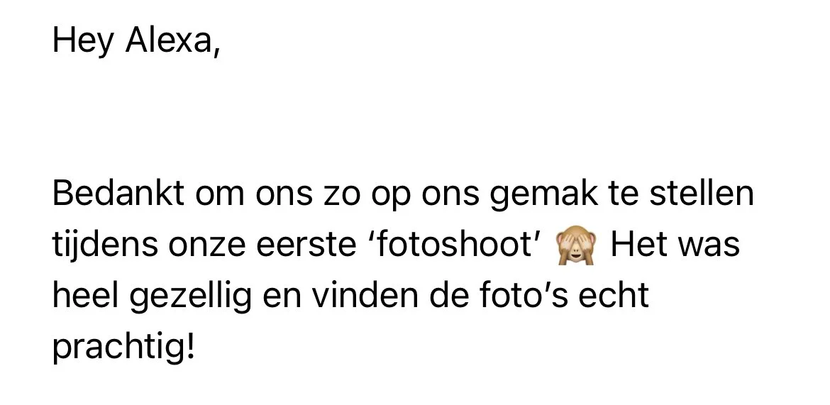 Een bedankbericht gericht aan Alexa, met een tekst die bedankt voor de hulp bij het maken van de eerste fotoshoot en vertelt dat de foto's erg mooi zijn.
