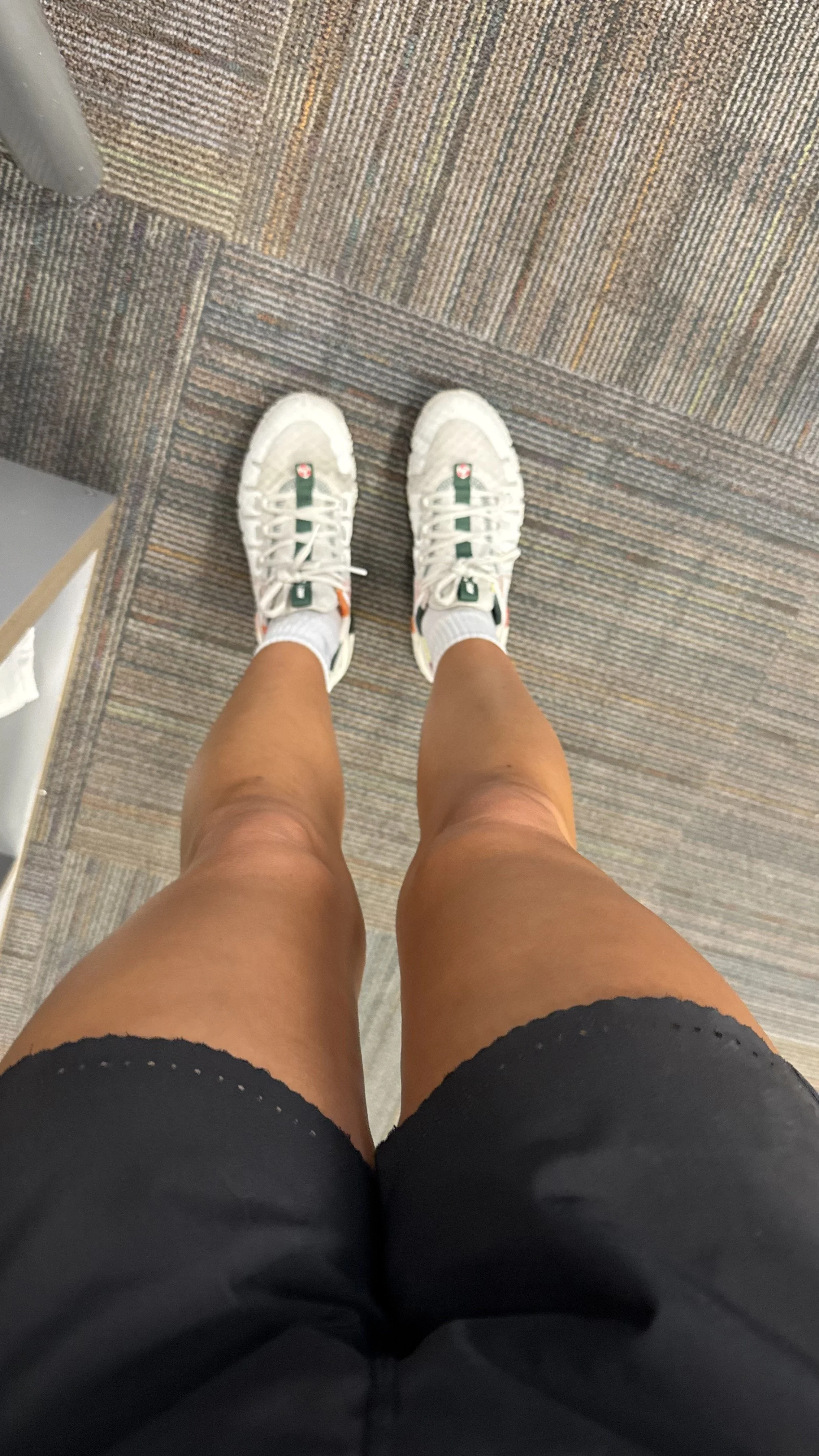 Tanned legs at the gym 