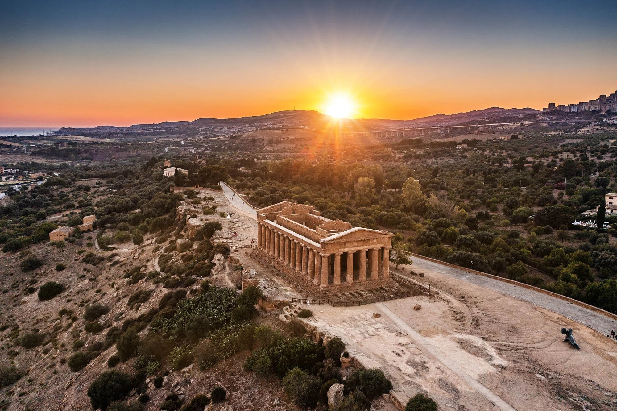 Agrigento-Valle-dei-templi-tempio-della-concordia.jpg