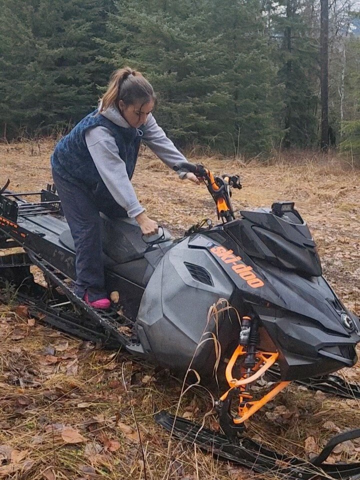 Week 42-45 : Shoulder season boredom 
1. Sled praccy
2. Kitchen selfie
3. Current reads
4. Sticks and rocks 
5. Rainy day inside
6. I snag all my streamers
7. Coupla rigs coupla gals
8. Roadtrip crew
9. First of the season stitch up 
10. Nita sunnies