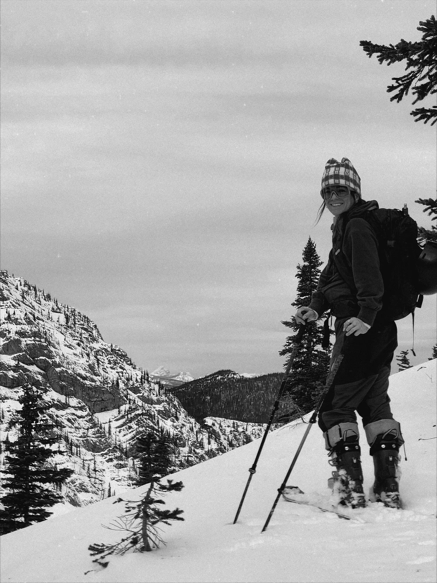 Dialed weekend at home @onlyfans ❄️⛽️🌞🍫 (until it wasn&rsquo;t cause my favorite rig got stolen 💔)
1. Happy Donnie
2. Love mountains
3. Lazy uplift
4. Skinned up
5. Snacks 4 lyfe
6. First snow
7. Racing the sled down 
8. Size 5 grizzly 
9. @stoko 