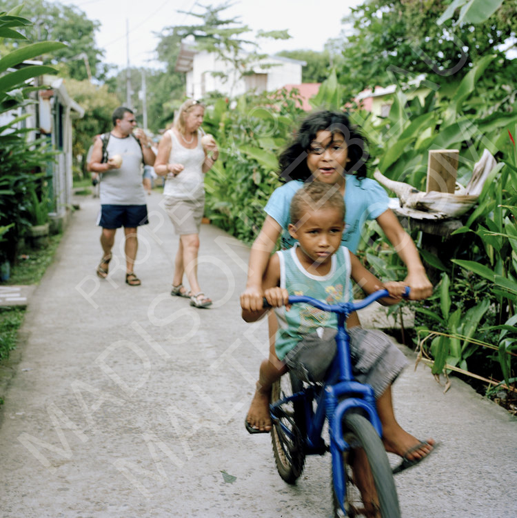 kidsonbike.jpg