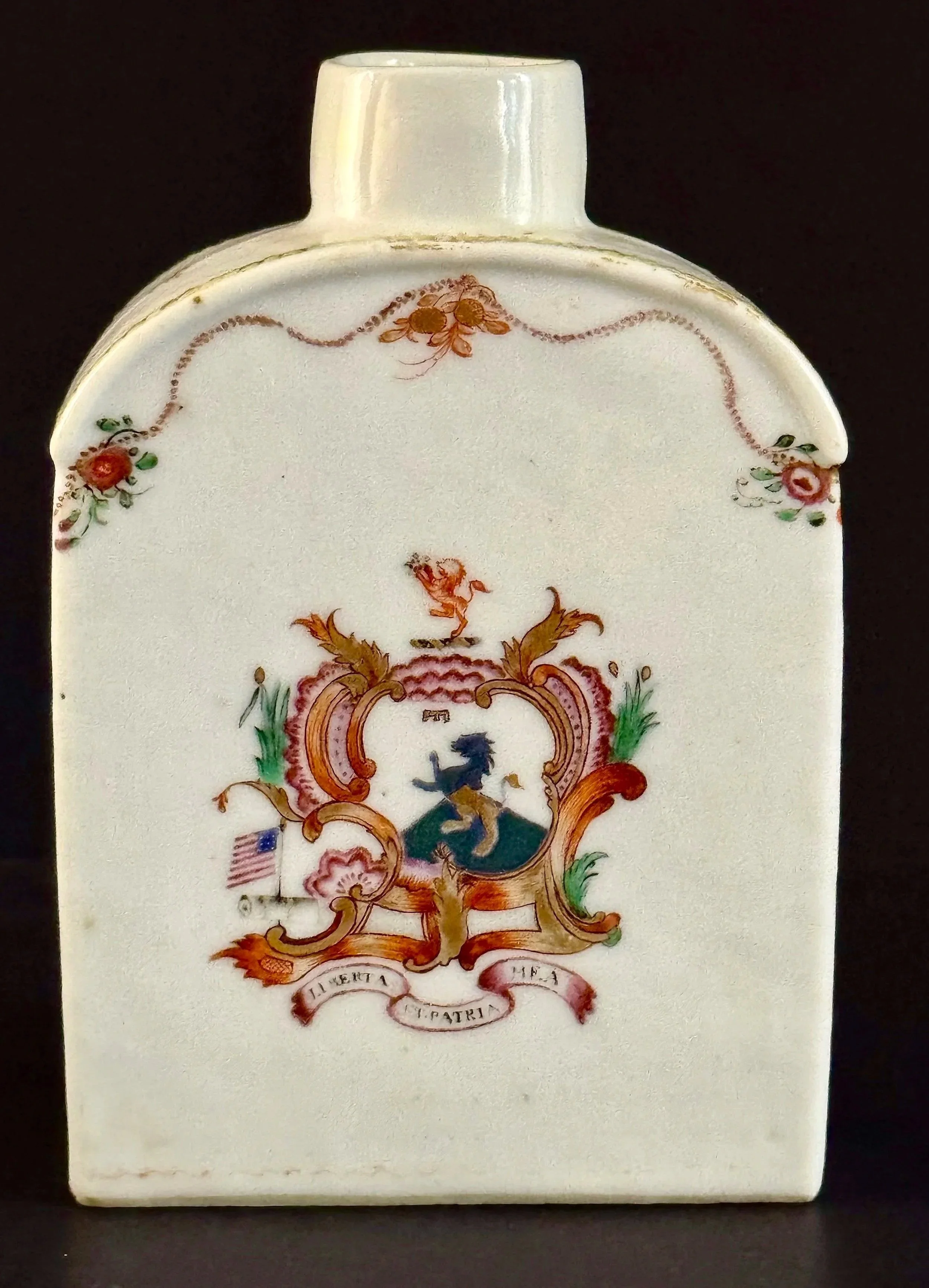General Giles ( 1759-1825 ). Chinese Export Porcelain ' AMERICAN MARKET' Armorial Tea Caddy. Circa 1785.