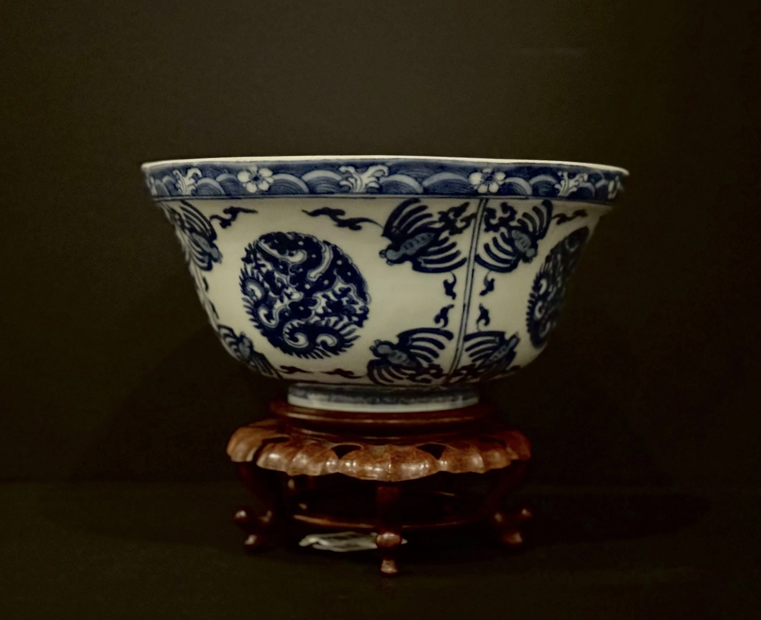 A Large blue and white Phoenix ' roundel bowl, Qing dynasty, Kangxi period. Collection of the sixth president of United States, John Quincy Adams (1767-1848).