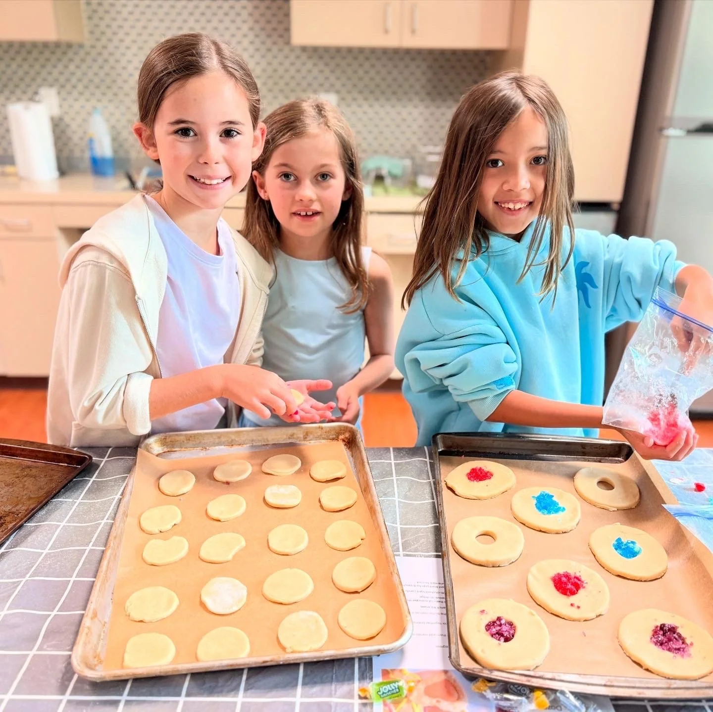 🧁✨ Happy National Baking Day! 🎉🍪⁠
⁠
There&rsquo;s no better time than the holidays for whipping up yummy treats &mdash; and our campers know just how sweet baking together can be! 💛🎂⁠
⁠
From cookies to cupcakes to mini masterpieces, here&rsquo;s