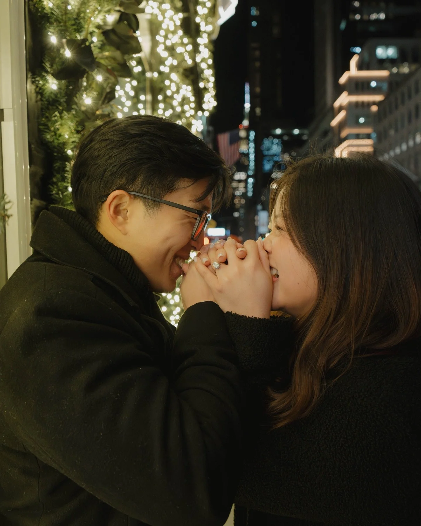 Had so much fun in the city with these two love birds 🥰 I literally could spend the whole day with them. Battling the NYC crowd to get to the Rockefeller tree with my husband being my bodyguard and all, I hear is Justin say &lsquo;no one gets left b