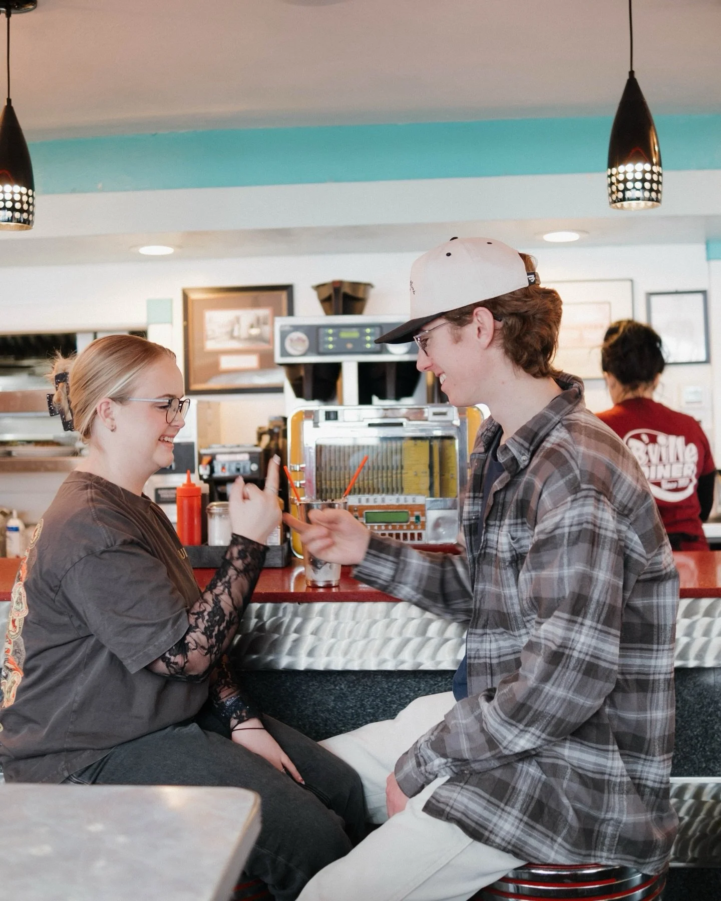 This shoot was so much fun with Jess and Erik! Also shout out to Bville Diner for being so aesthetically appealing and bringing the feels of an old school diner! Did I mention their food and milkshakes are AMAZING! 🥤🤤