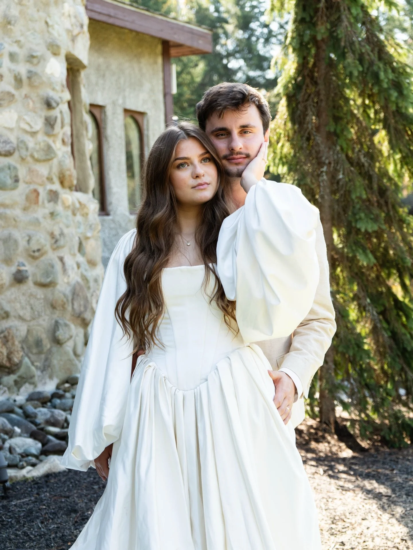 Happy first day of spring! I can't wait to see green grass everywhere soon and flowers blooming. Especially can't wait for cherry 🌸 season

.
.
.
.
.
.
.
.
Hosts: @brennamcclurephoto @dashasmirnovaphoto
Models: @dianajpaliy @dan.paliy
Venue: @kane_r