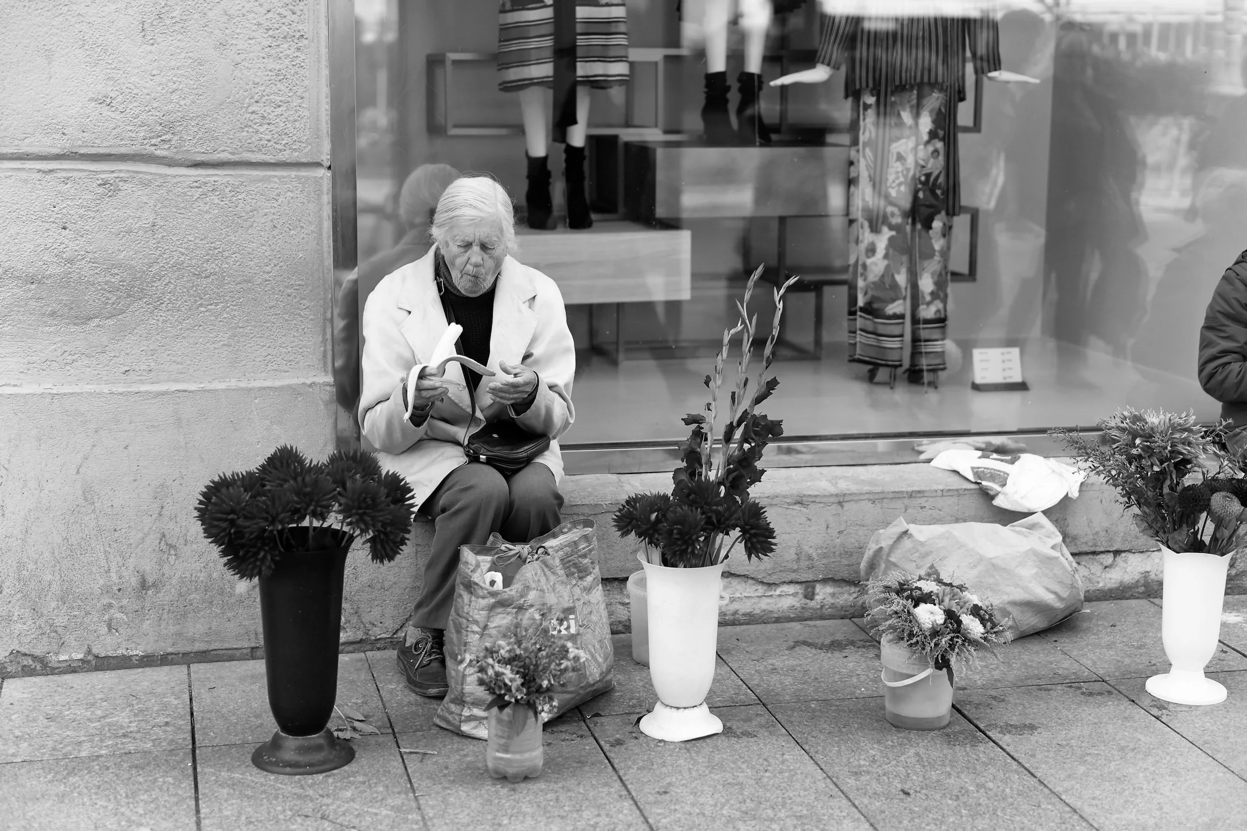 Vilnius Flower Lady_DxO.jpg