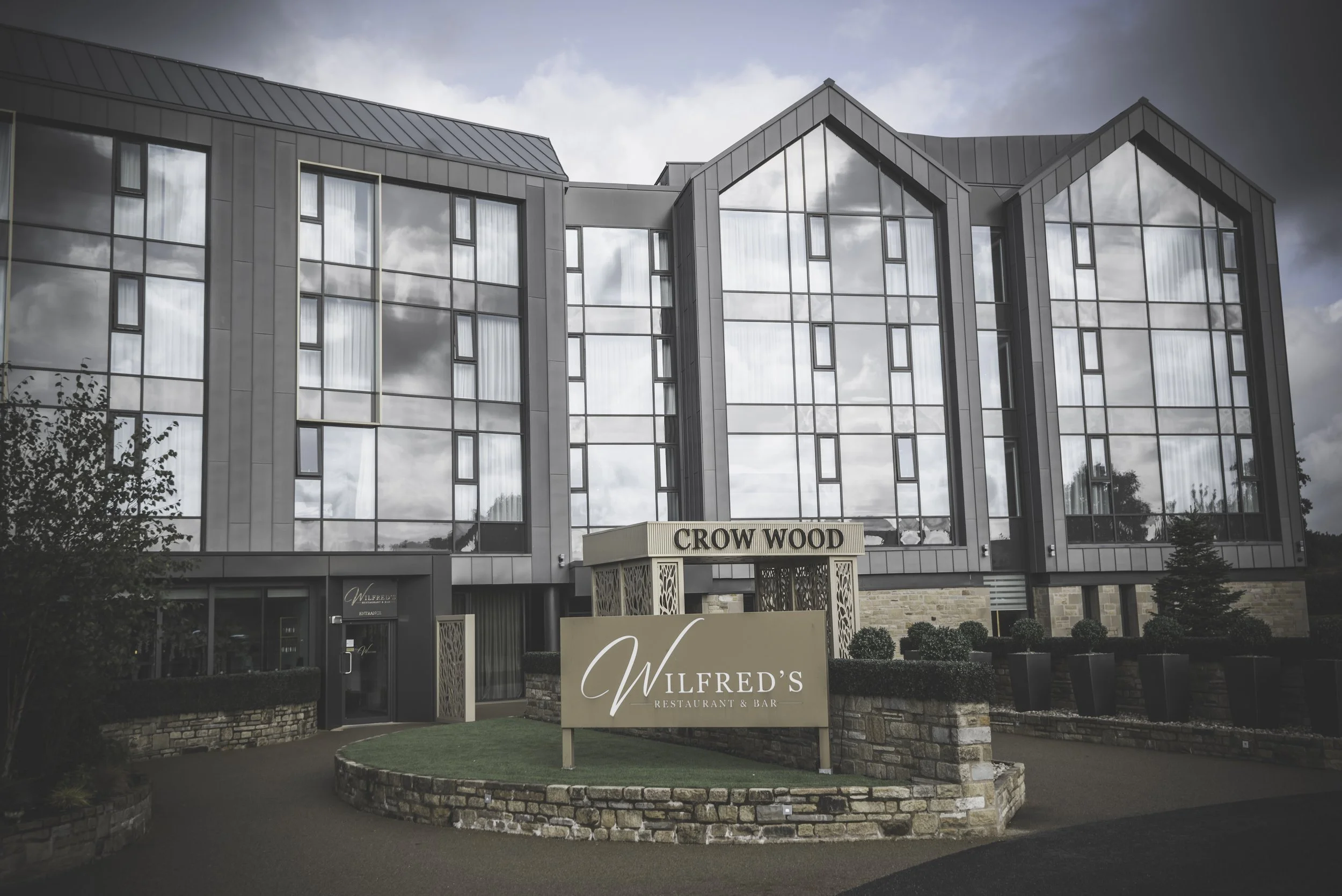 Candid wedding photography at crow wood hotel Burnley Lancashire, natural couple 

Crow Wood Hotel and Spa sits in 40 acres of Lancashire parkland with an ornamental lake that catches the light beautifully at golden hour. Documentary wedding photogra