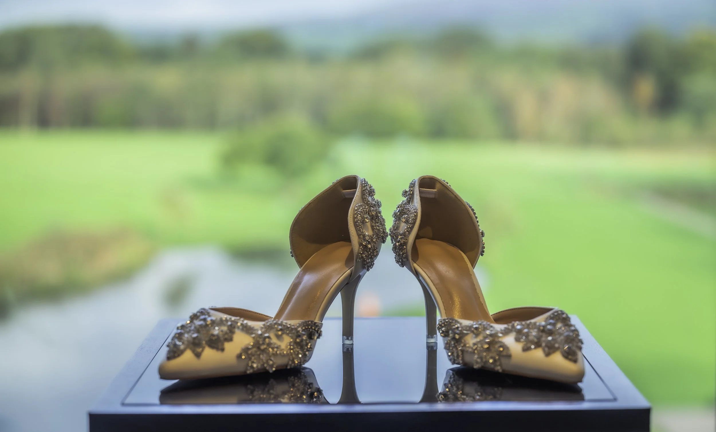 Candid wedding photography at crow wood hotel Burnley Lancashire, natural couple 

Crow Wood Hotel and Spa sits in 40 acres of Lancashire parkland with an ornamental lake that catches the light beautifully at golden hour. Documentary wedding photogra