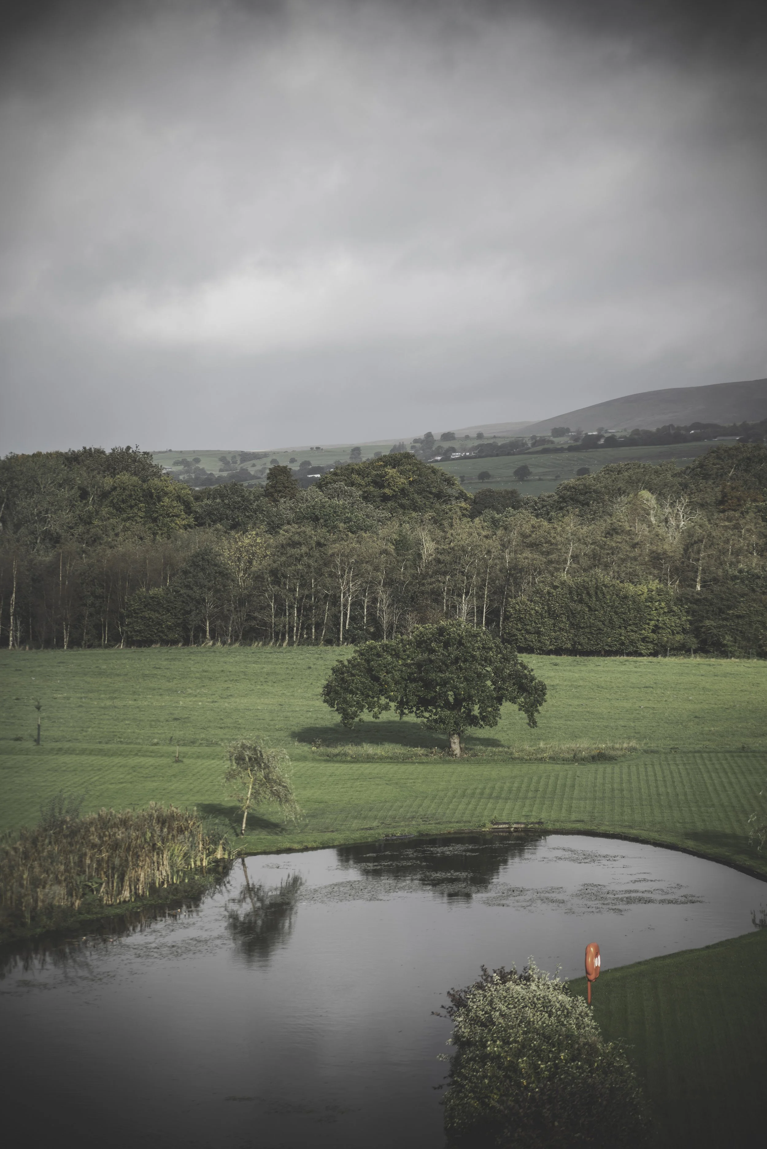 Candid wedding photography at crow wood hotel Burnley Lancashire, natural couple 

Crow Wood Hotel and Spa sits in 40 acres of Lancashire parkland with an ornamental lake that catches the light beautifully at golden hour. Documentary wedding photogra