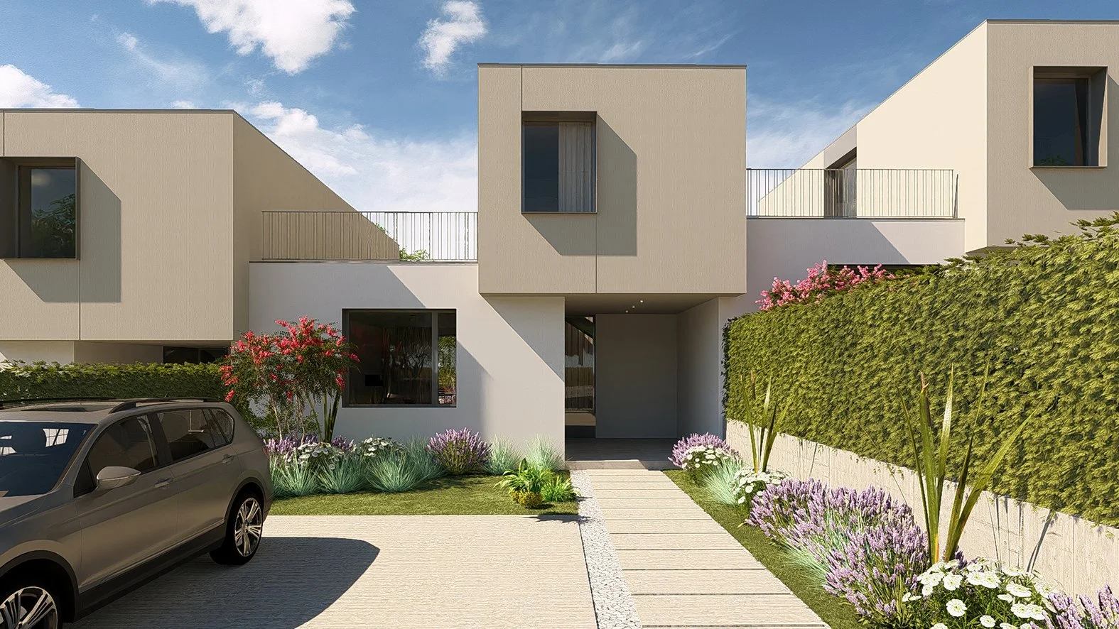 Vista frontal de una casa moderna de varios pisos con jardines y un coche plateado al frente.