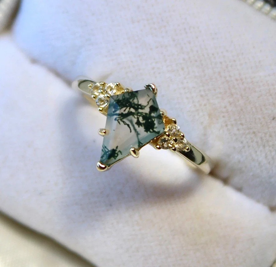 Moss Agate & Topaz Ring in Gold Vermiel