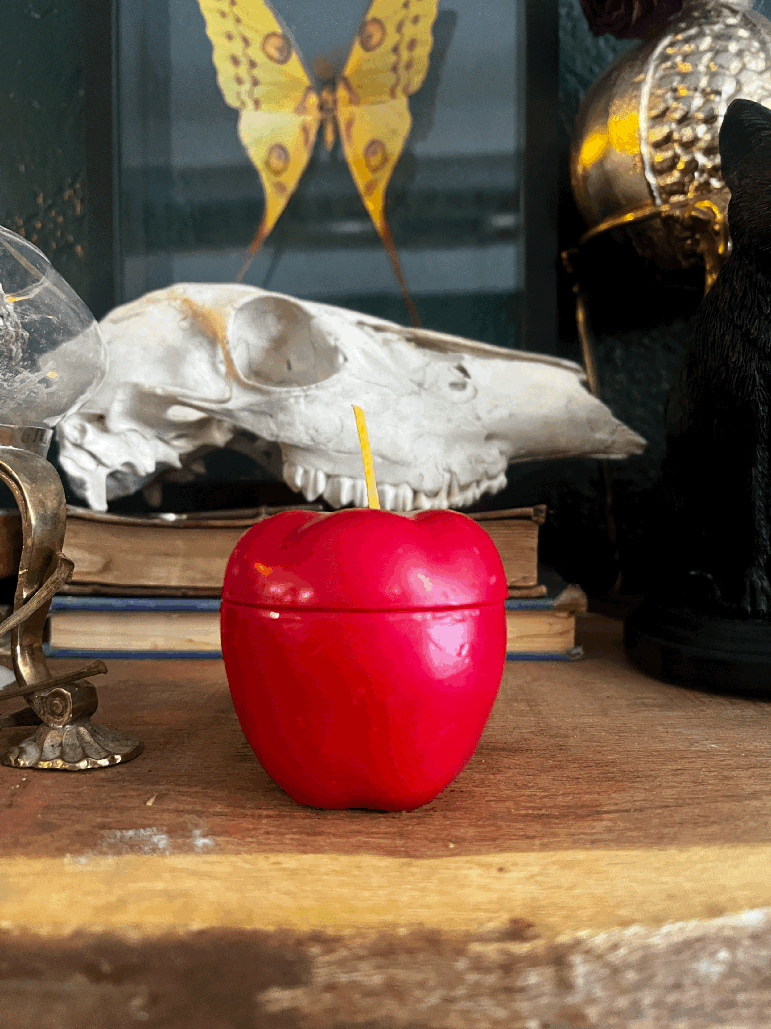 Loadable Apple Figure Candle