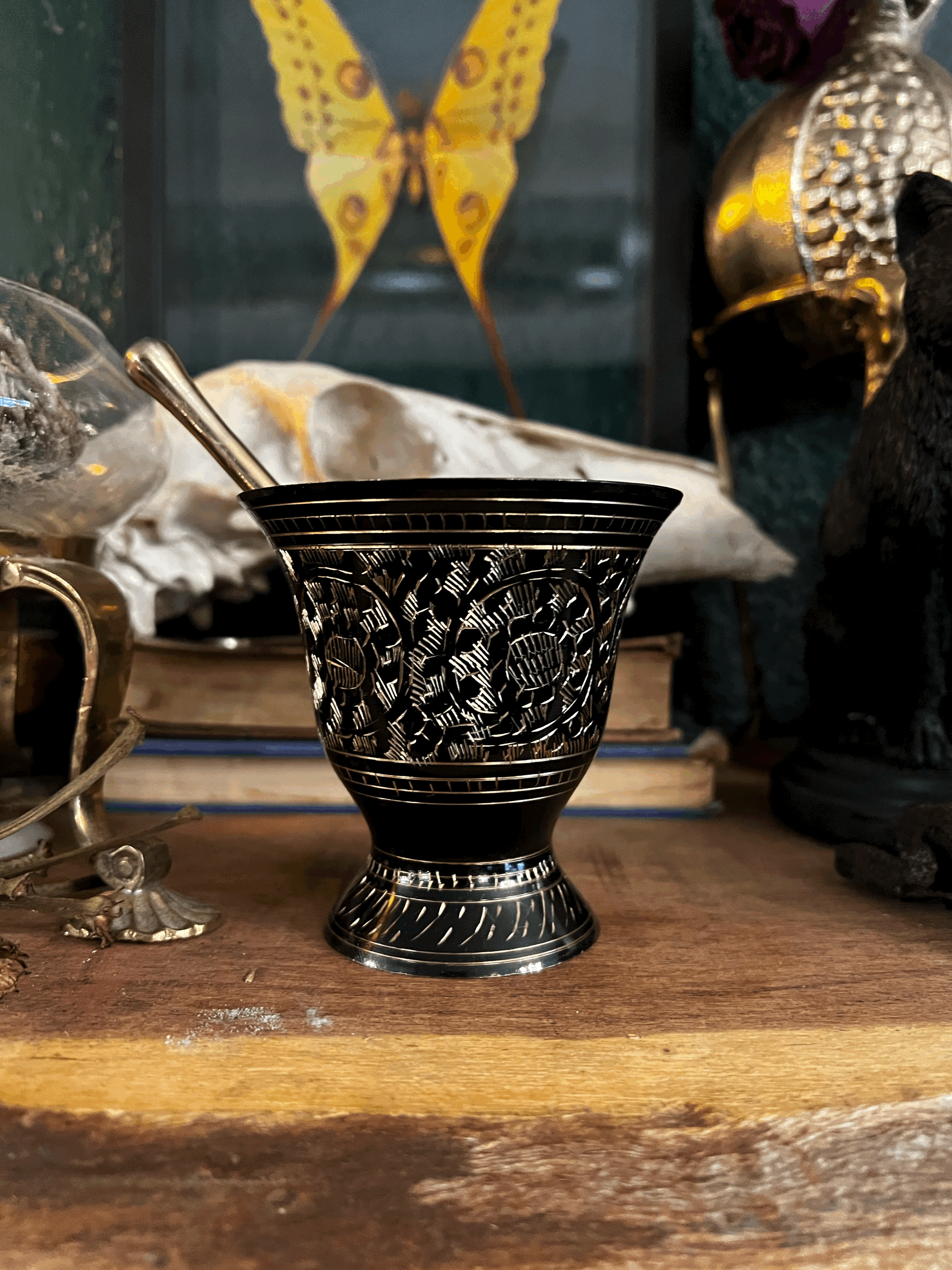Black & Gold  Carved Mortar & Pestle