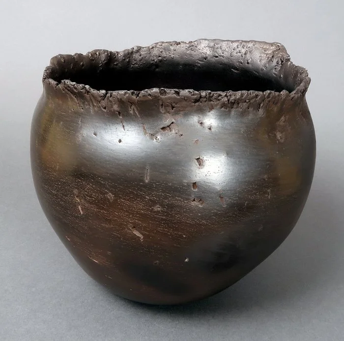jritterstudio-black-vessel.jpg