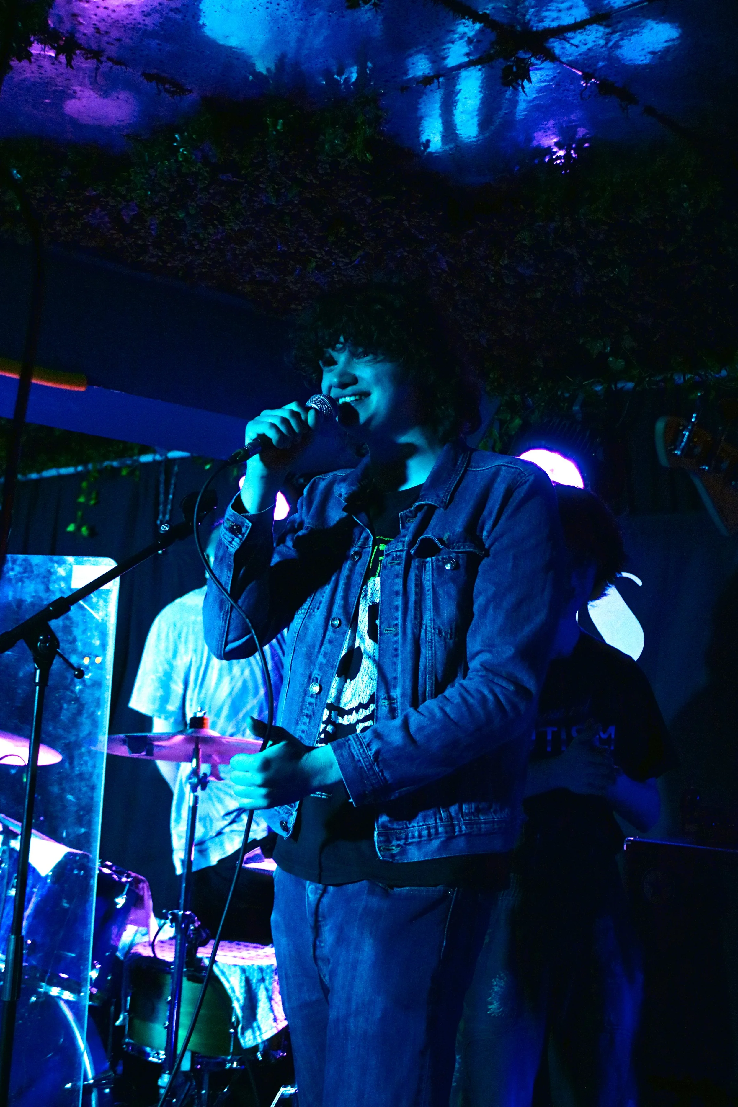 Nerotune founder Ben Goffin announcing a band before they perform on stage.