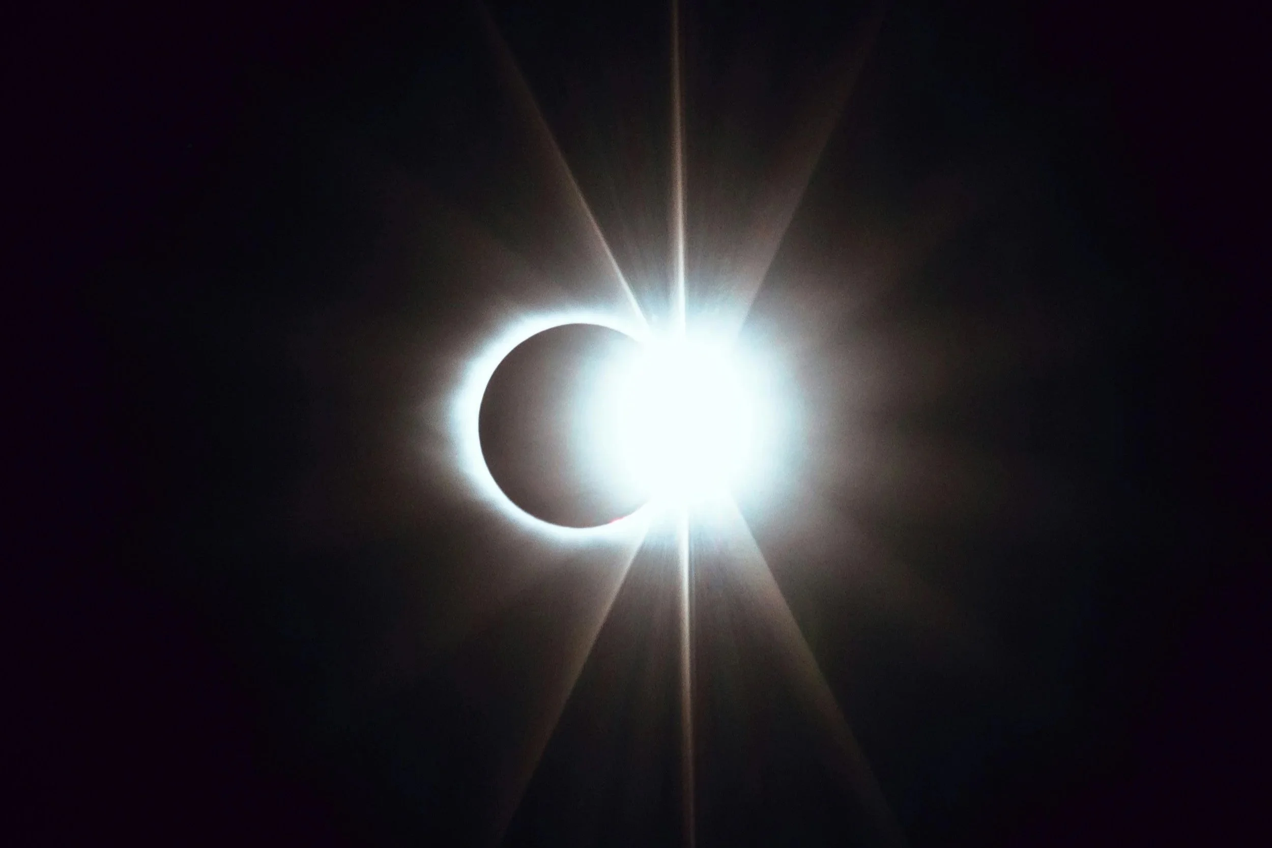 Solar eclipse symbolising balance between feminine and masculine energies in relationships.