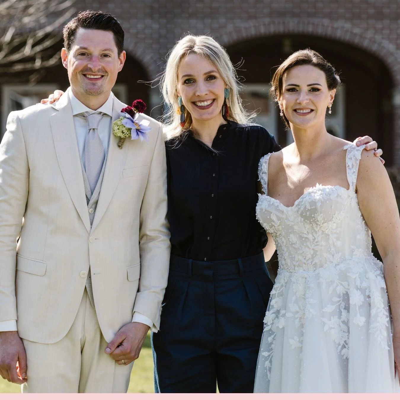 Nicole &amp; Jeremy 💕✨ 
&bull;
&bull;
&bull;
Foto&rsquo;s door: @denisevandurenfotografie 
Bloemen: @maisondubonfleur 
Locatie: @fletcherwillibrordhaeghe 
Jurk Nicole: @kooningsbridal 
Pak Jeremy: @ofm.nl 
Ringen: @goudsmederijbommelveldhoven