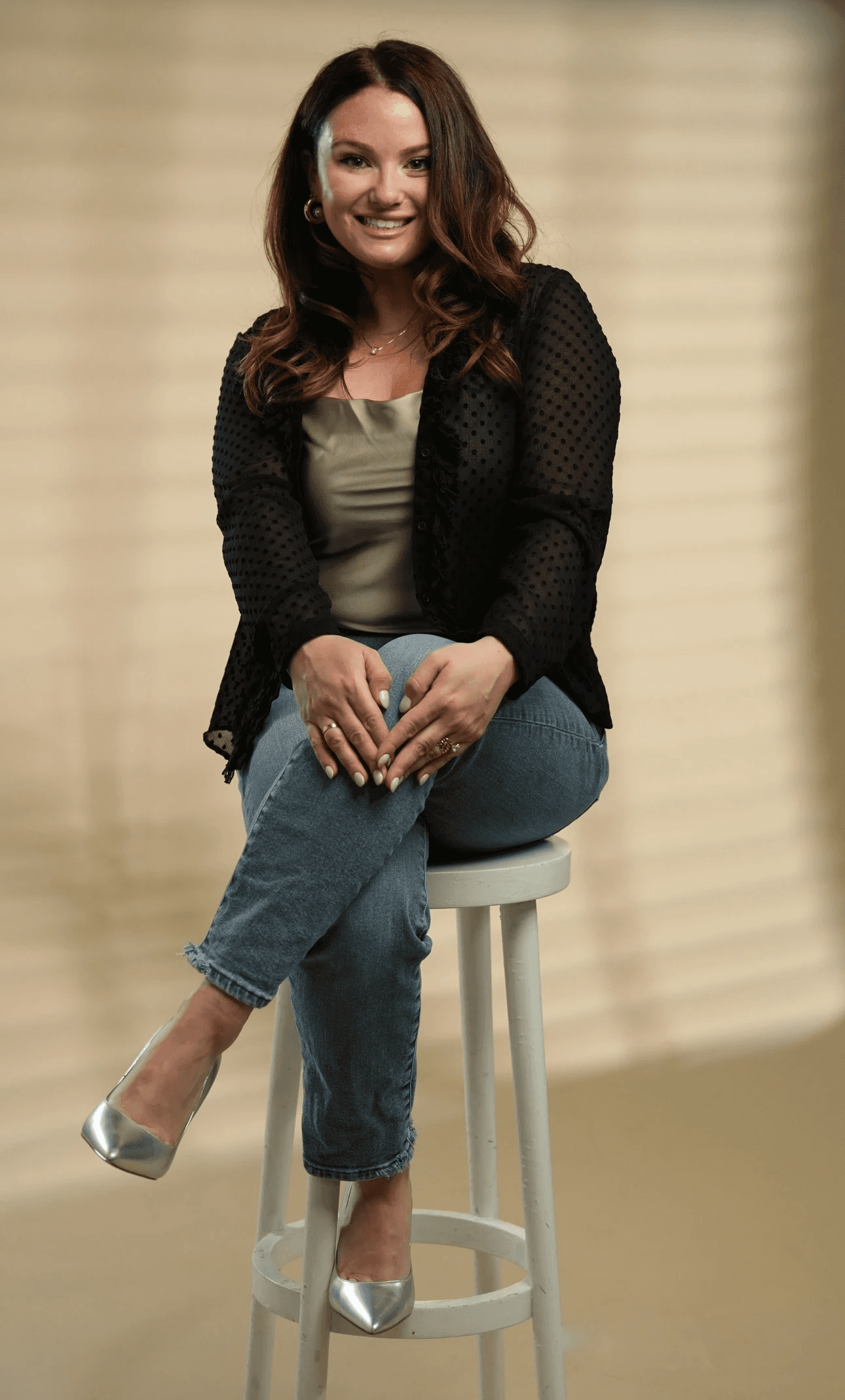 Portrait of Amanda Phillips, LCSW — a warm, trauma-informed anxiety therapist in New York offering IFS therapy for adults and millennials.”