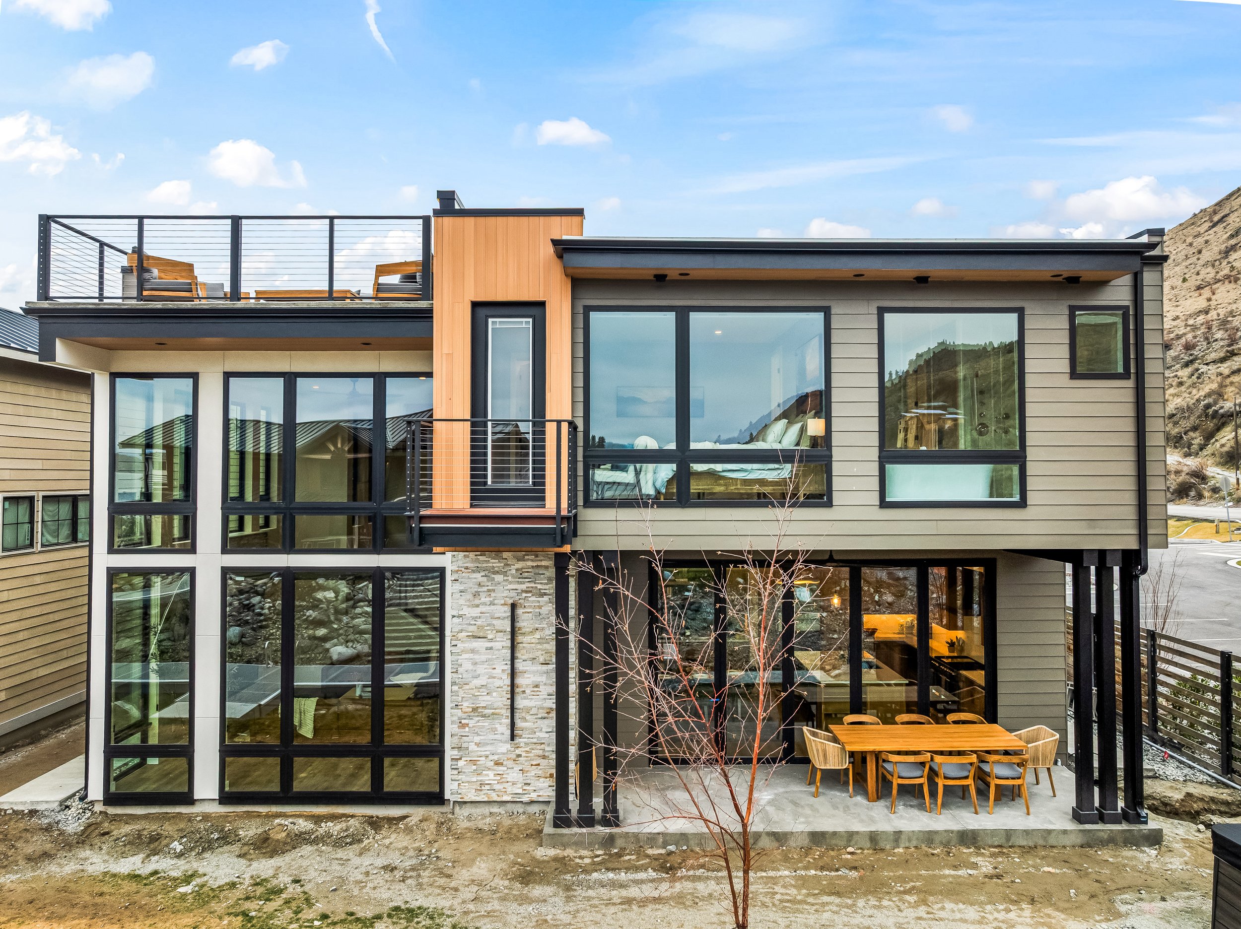 Why You Should Book Lakeside Oasis Chelan for Your Next Getaway