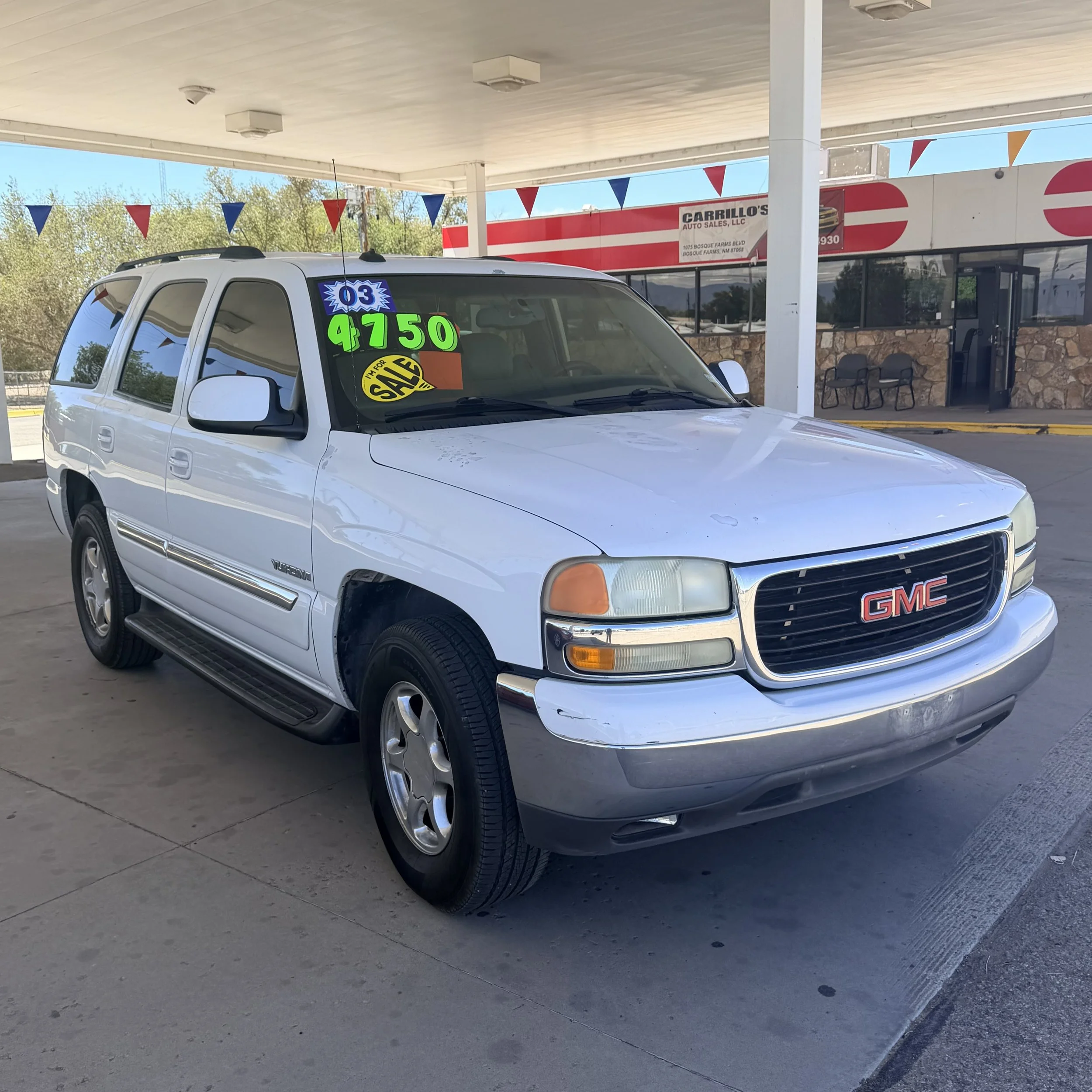 WHITE 2003 GMC Yukon (221,092 miles) $4,750