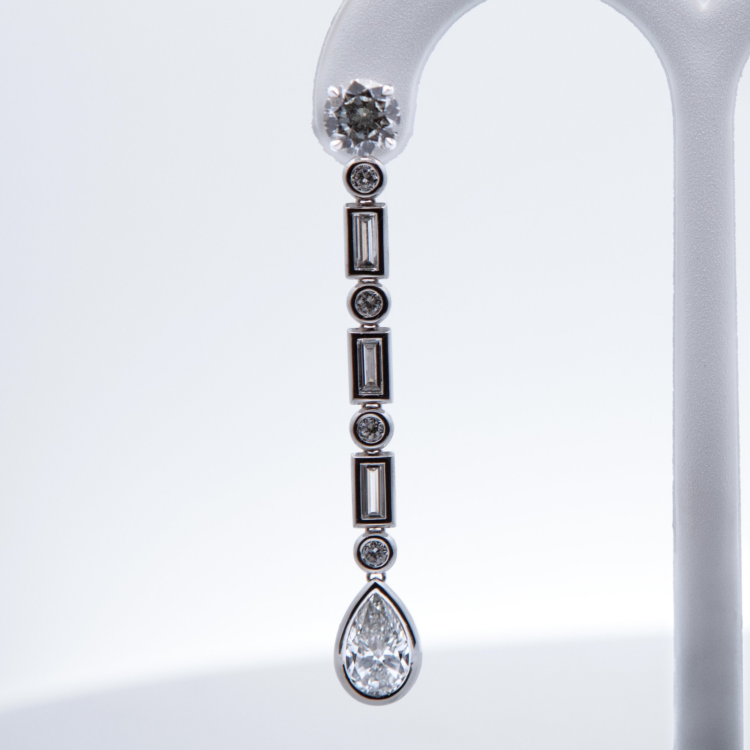 Sunrock bezzle set dangle earring-2 4.jpg