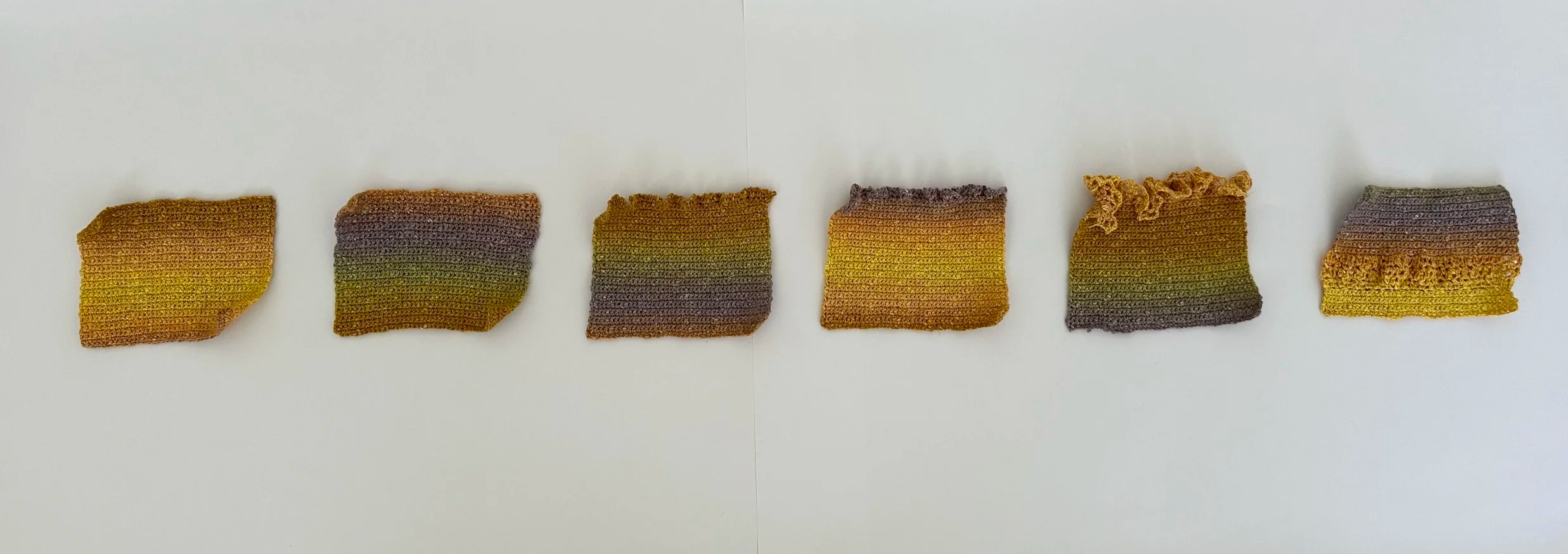 "un giorno al mare", crochet with linen, 2025