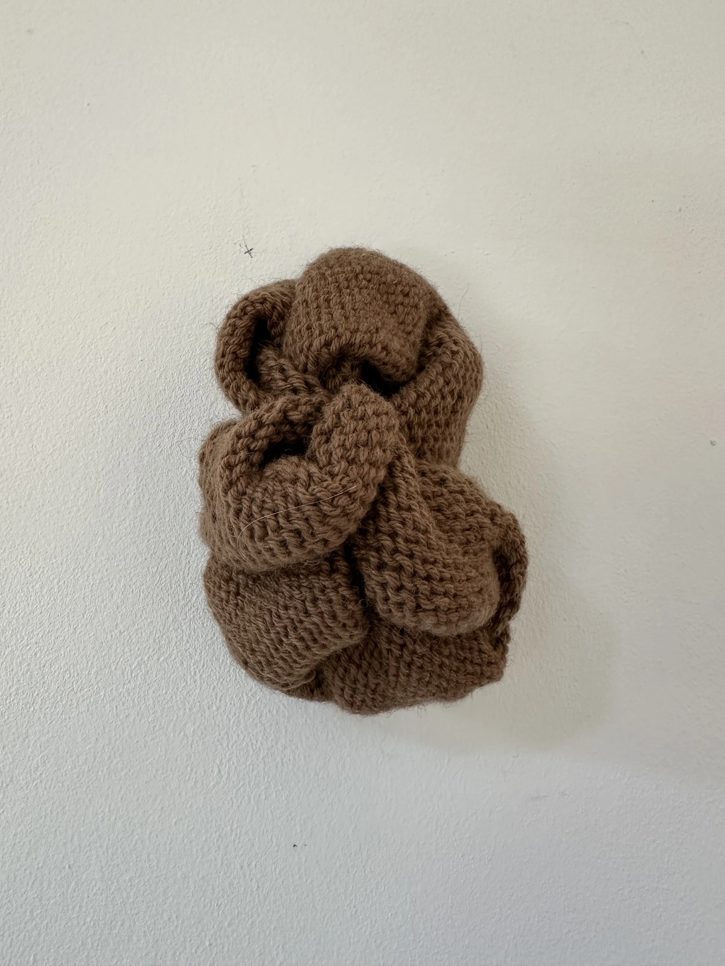 "Bulb", knitting sculpture, camelhair-wool, 2020/2024, Project Rent