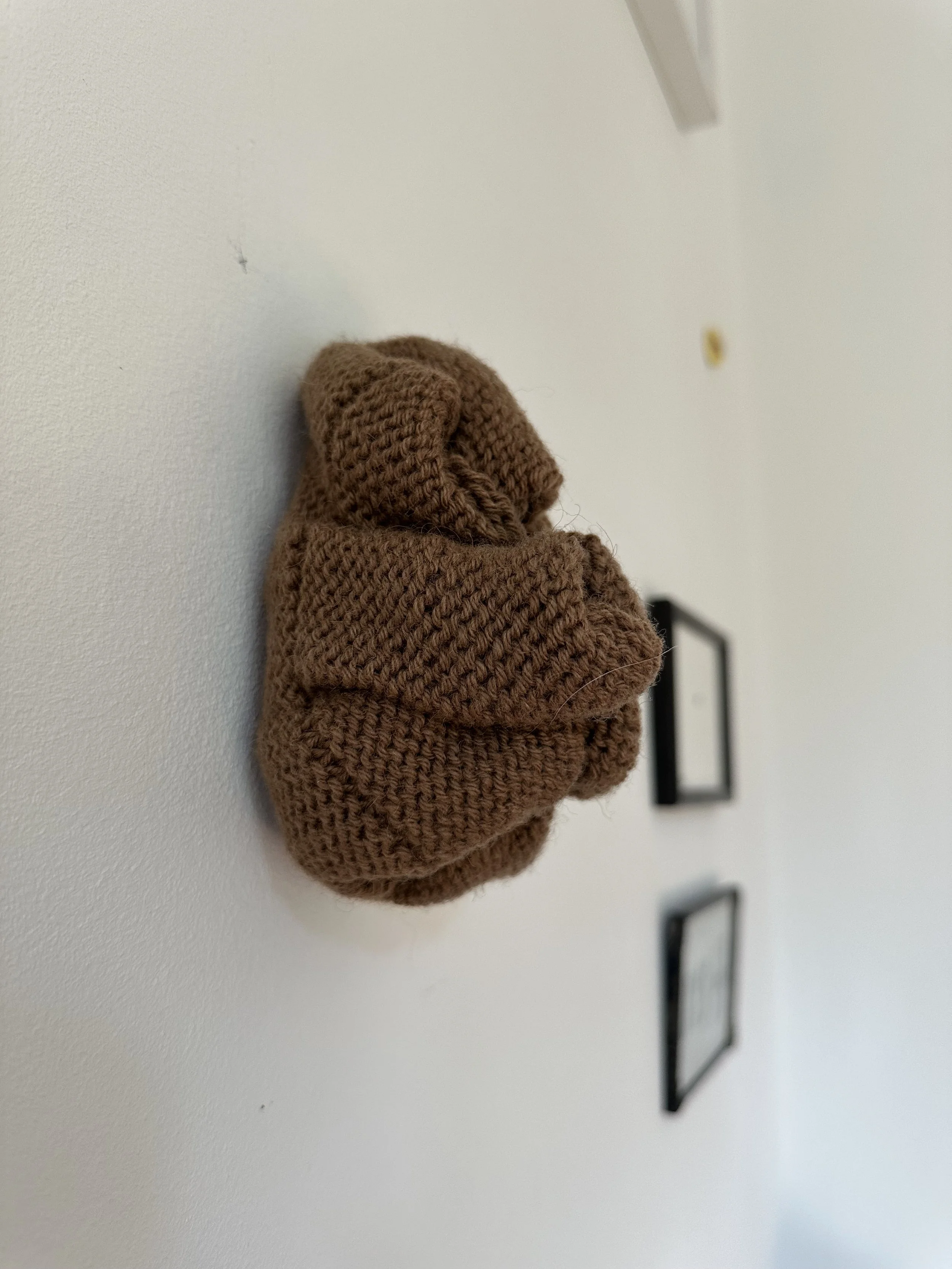 "Bulb", knitting sculpture, camelhair-wool, 2020/2024, Project Rent