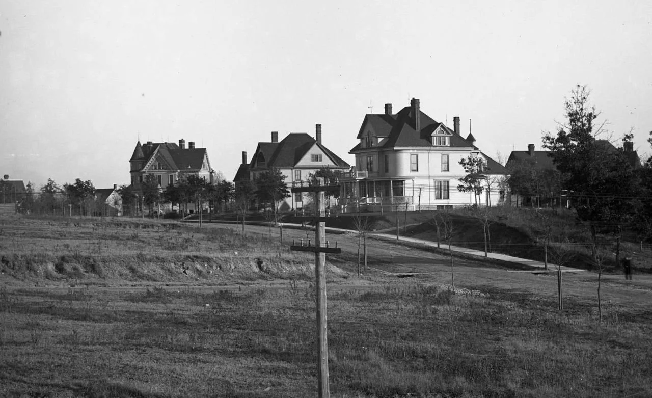 Historic view of Kenwood Parkway with some of the original homes