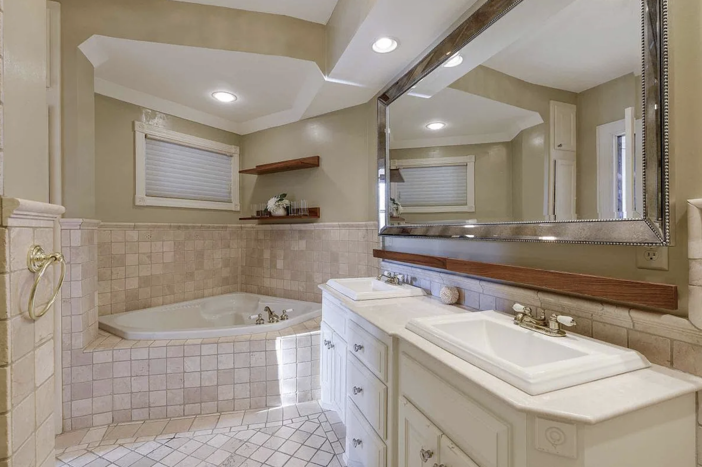 2104 Primary Bath.png