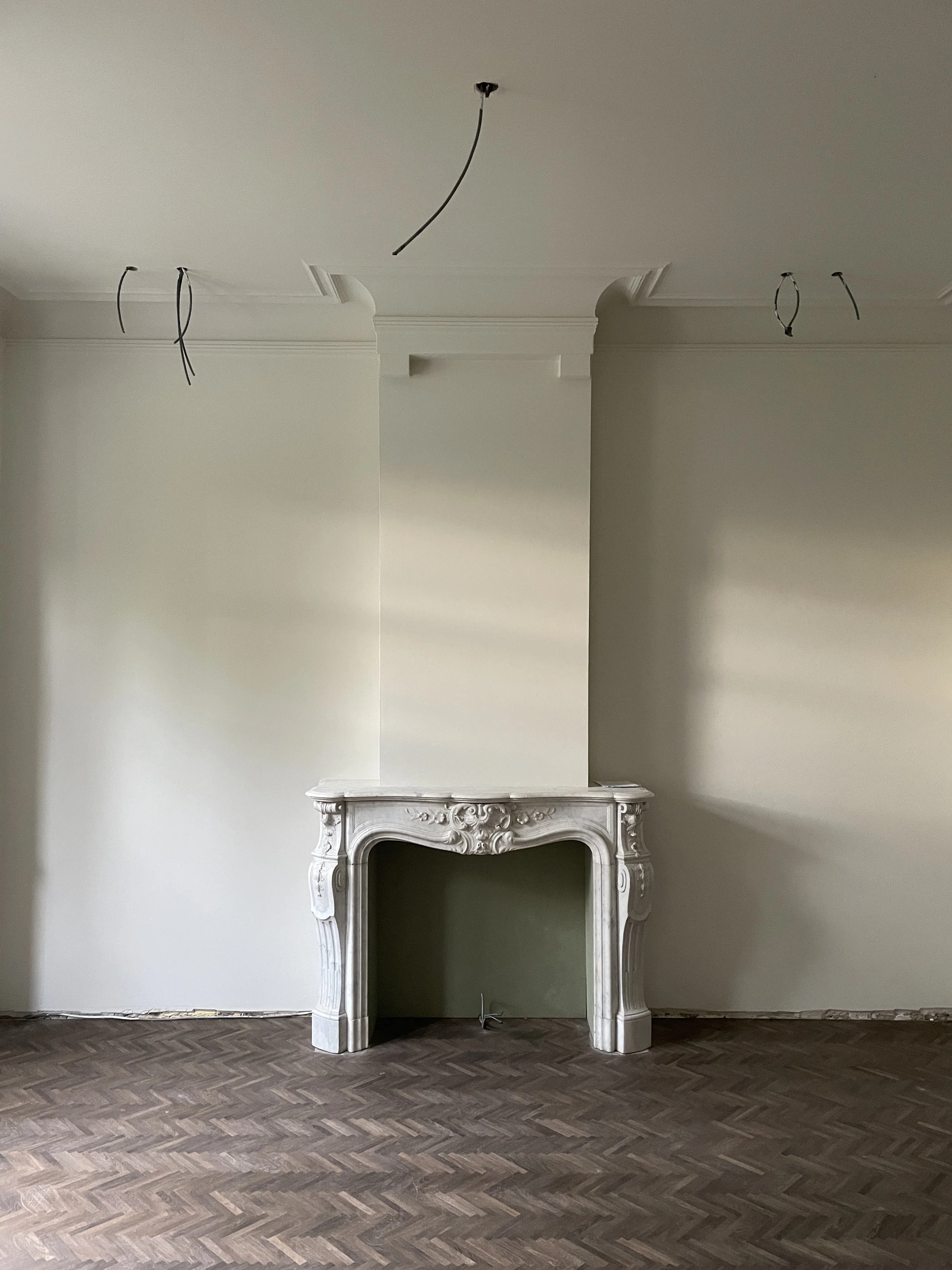 Bureau Destadsbader interior architecture high-end townhouse design classic marble fireplace, dark wood floor, herringbone parquet