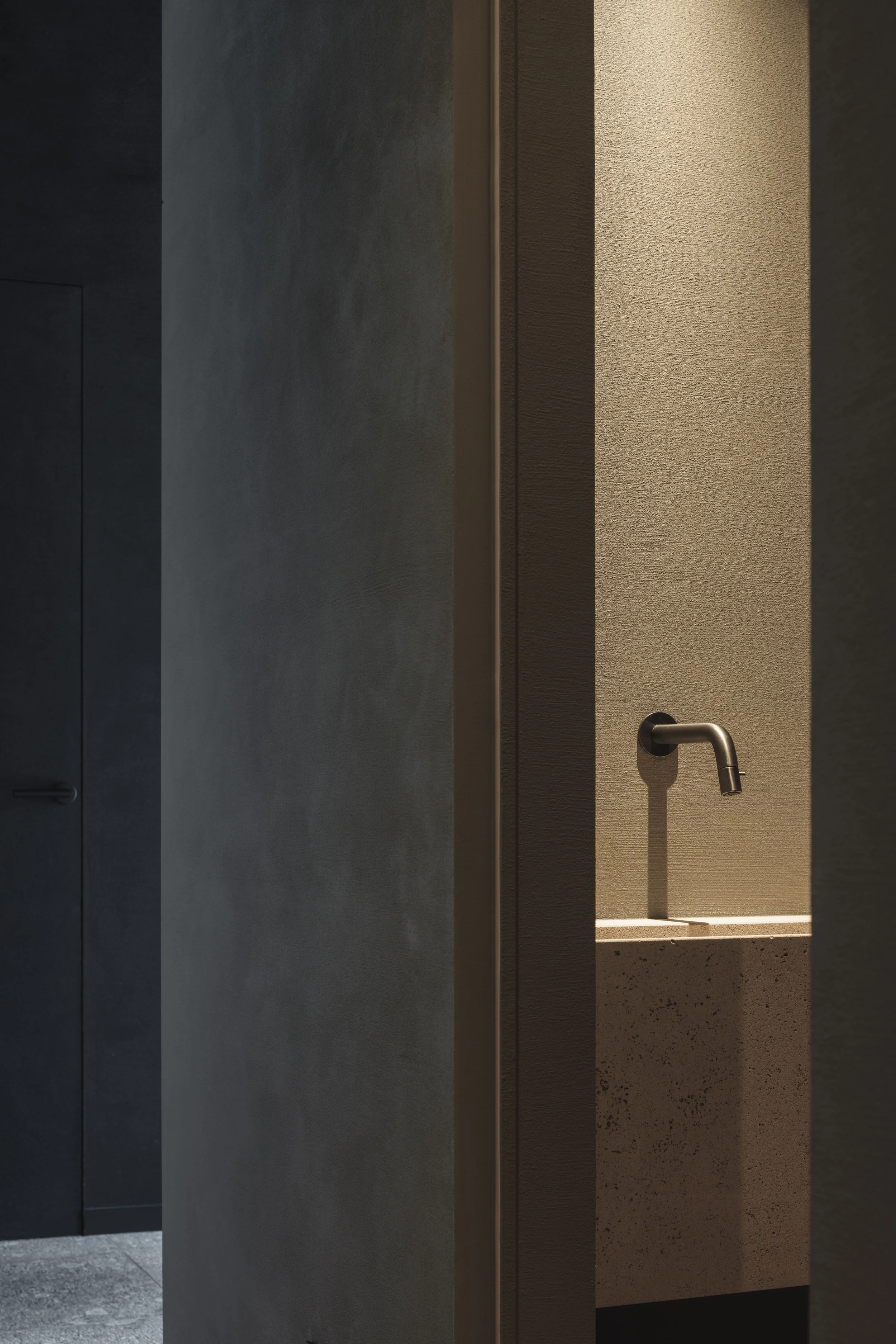 Bureau Destadsbader interior architecture high-end poolhouse design, interior shot wash basin, travertine, toilet