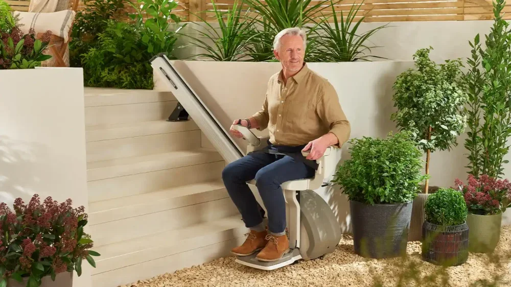 Access BDD HomeGlide Outdoor Stairlift: Enjoy Safe, Independent Access to Your Outdoor Spaces