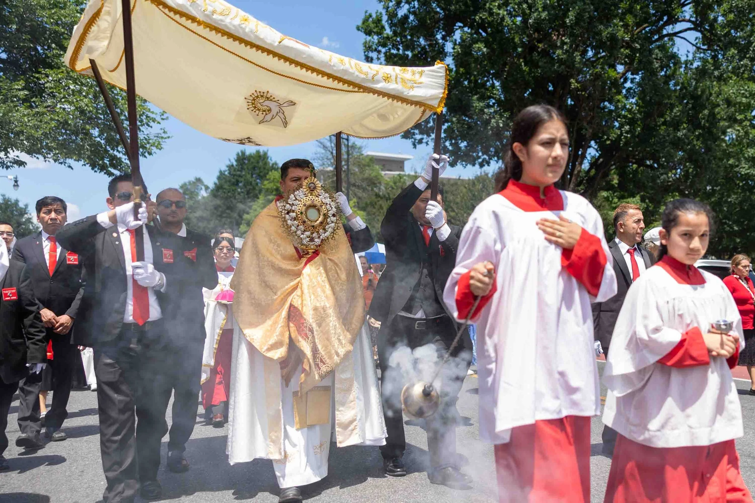 On Corpus Christi, US parishes show solidarity with migrants, refugees and urge their protection