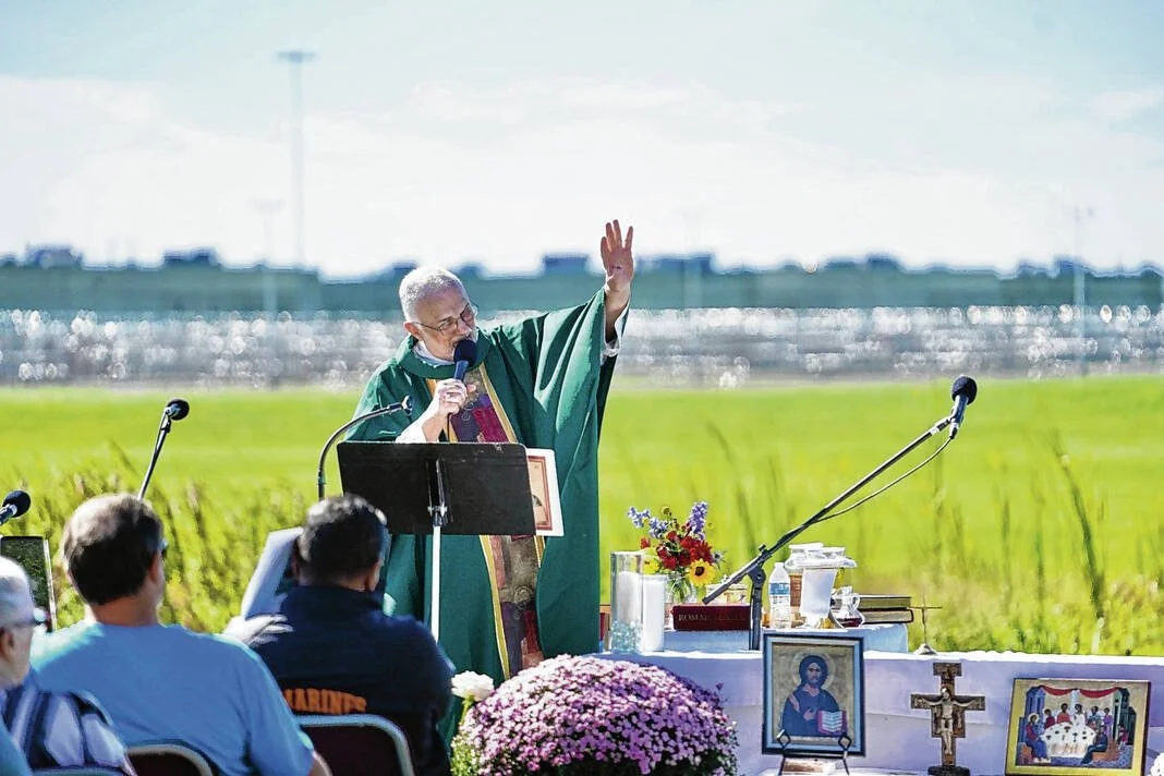  Faithful gather to pray for ICE detainees at Miami Correctional Facility