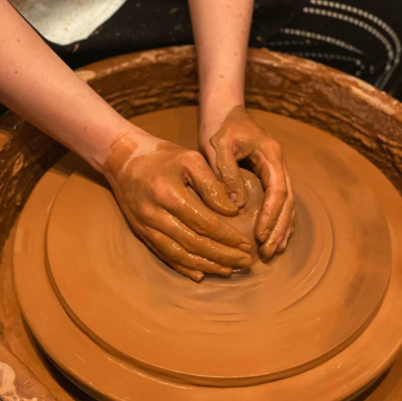 Throwing pot on ceramics wheel