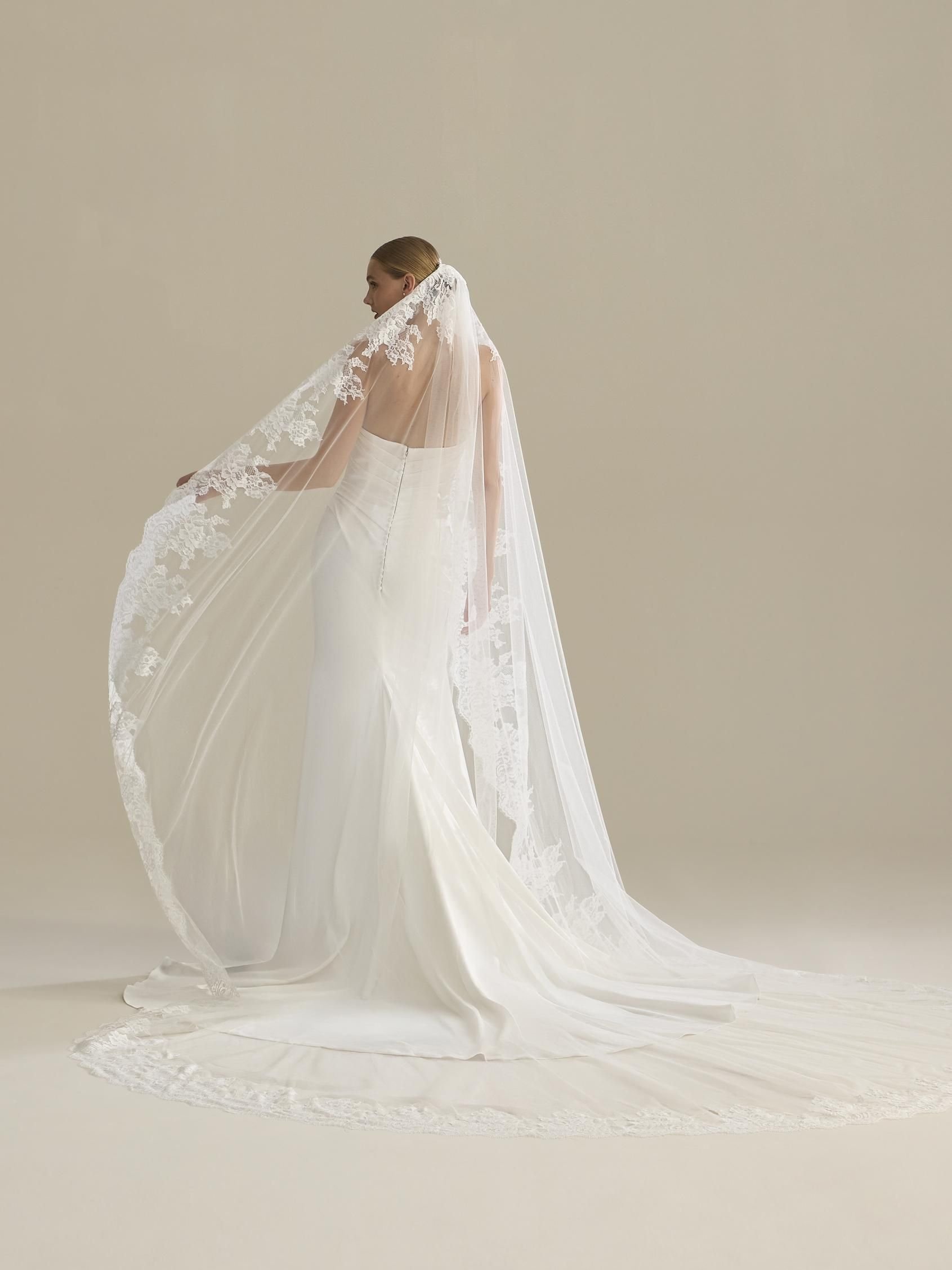 v-la79-bridal-veil.jpg
