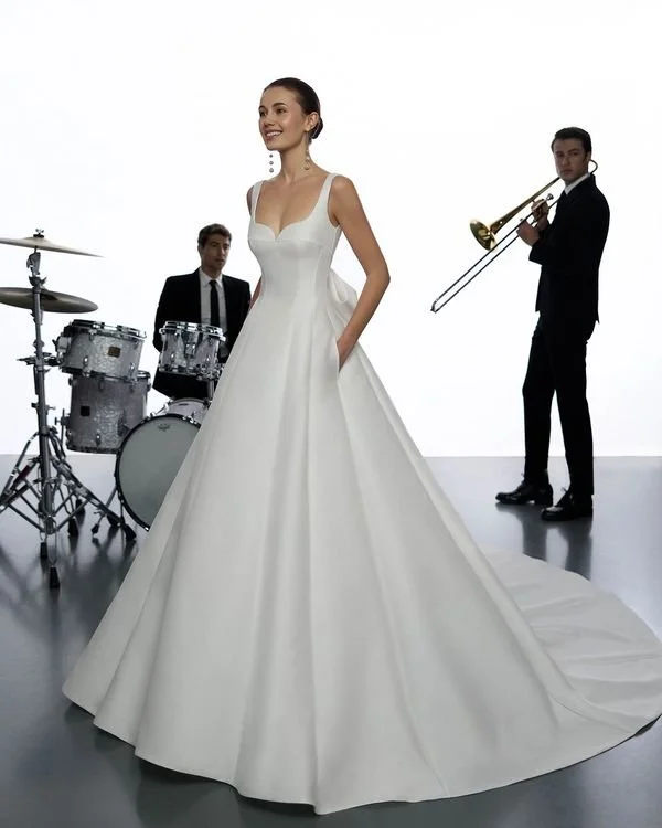 Long princess wedding dress in amalfi. Decorative bow. Sweetheart neckline, straps, and square back.
