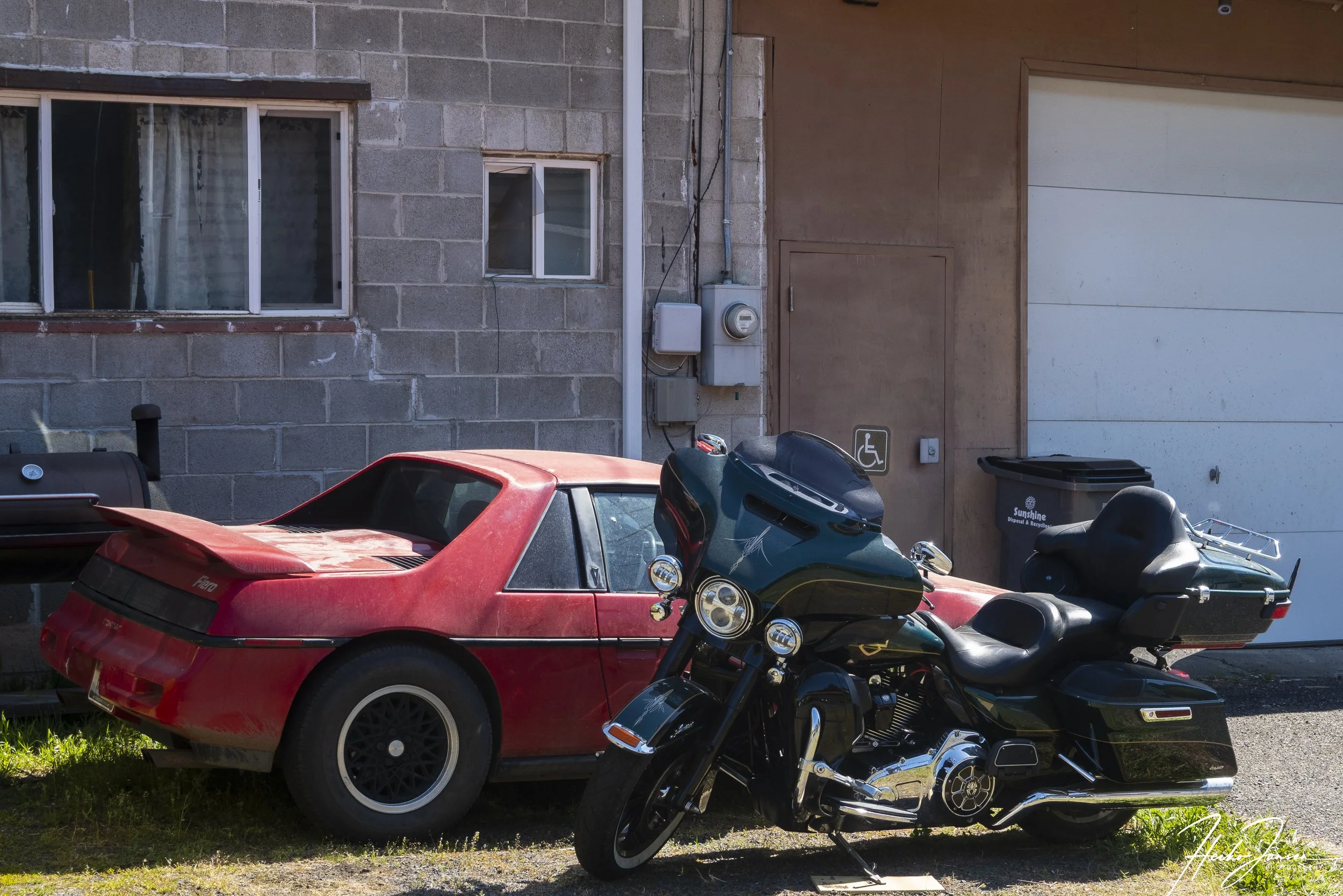 Your choice of transportation. 

Sony RX100M7 24-200, f2.8-4.5; 22mm (60mm eq),  1/250 sec, f4.0, ISO 100, 0 EV.