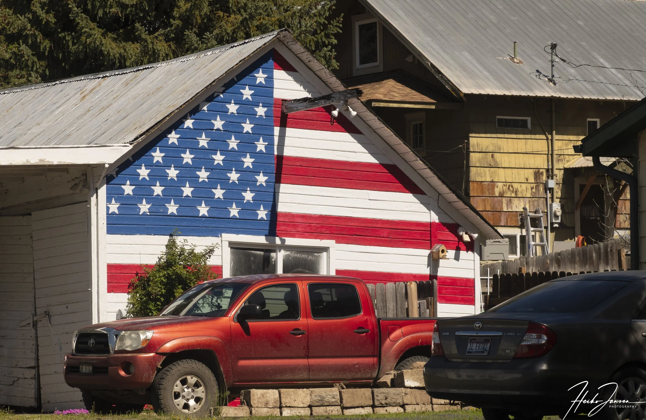 Americana. 

Sony RX100M7 24-200, f2.8-4.5; 49.7mm (135mm eq), 1/1250 sec, f4.5, ISO 100, -0.3EV.