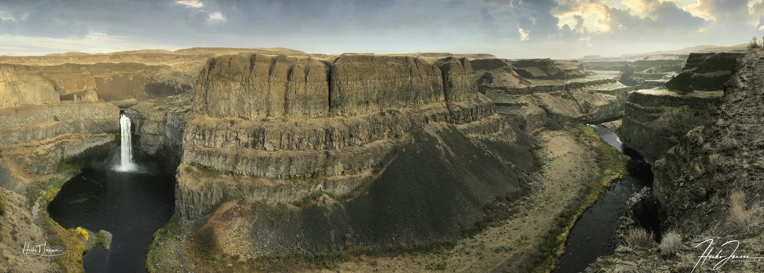 Palouse falls panorama. 

iPhone X;  4mm (28mm eq), 1/250 sec, f1.8, ISO 80, 0 EV.