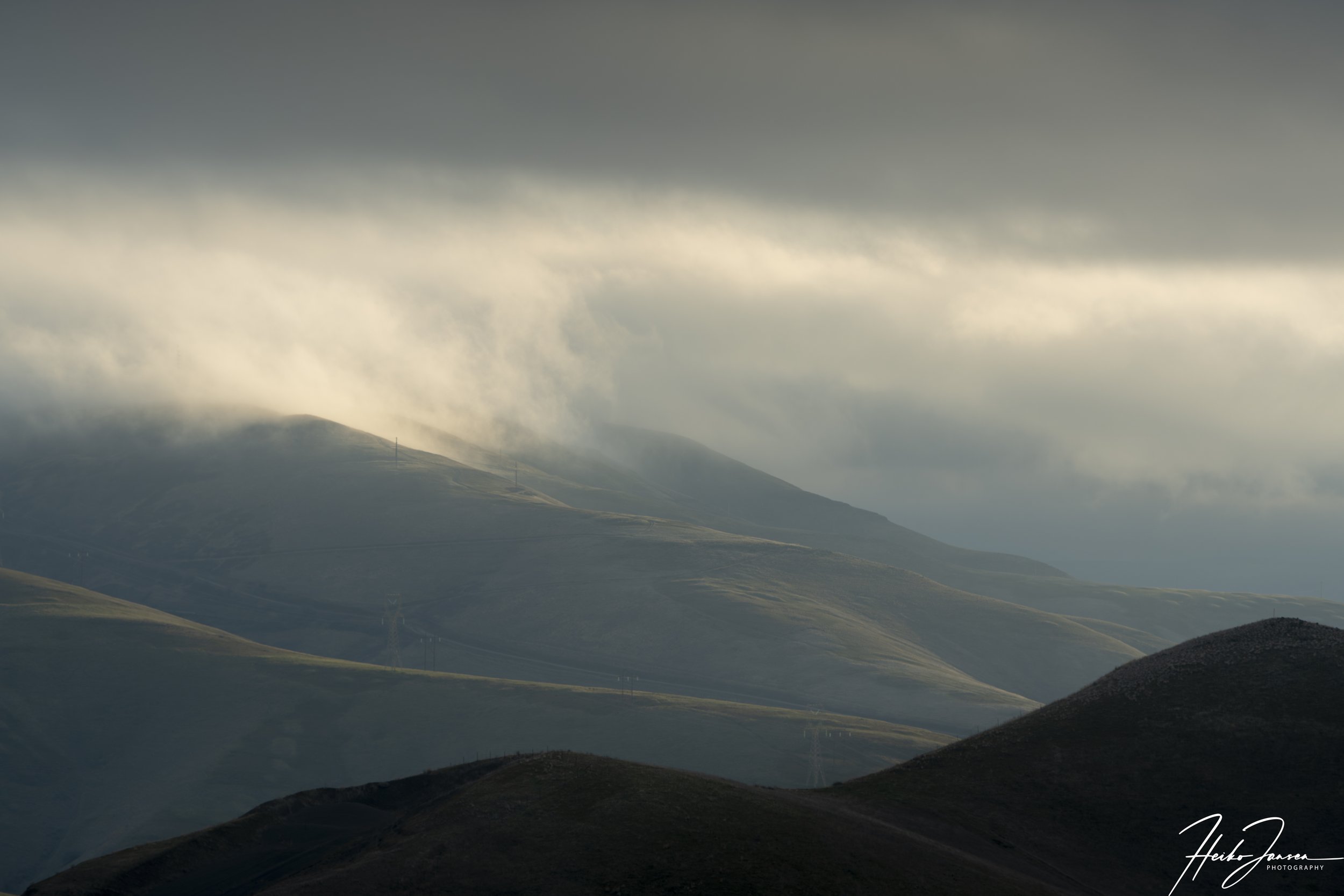 Early morning mist.

Nikon Z6iii, Nikon 70-200mm, f2.8E FL VR; 200mm, 1/500 sec, f6.3, ISO 110, 0 EV.