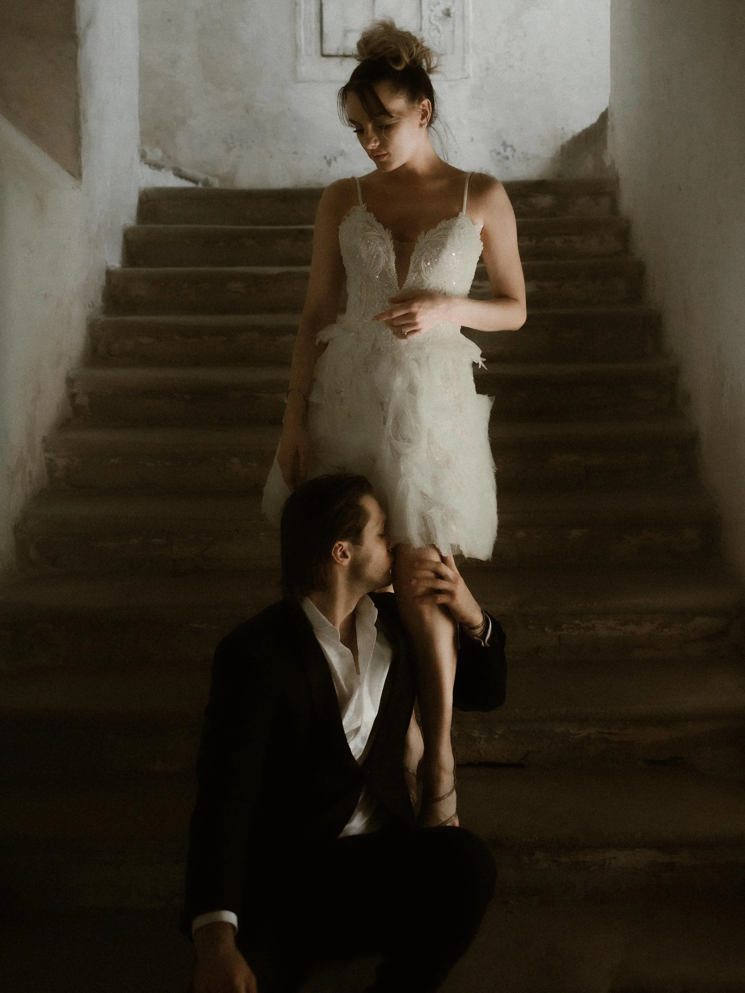 &bdquo;Sie stand wie ein Gedicht im Halbdunkel, und er liebte sie leise.&ldquo; 🖤

ORGANISATION: @eclatdestinationweddings &amp; @janavoglauer.lovestory
VIDEOGRAFIE: @janavoglauer.lovestory &amp; @emoriafilms 
Print Collection: @nphotolab und @nphot