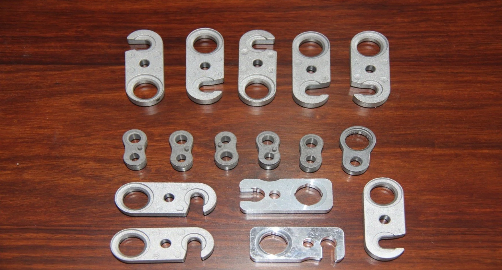 Die Casting Connector for Auto Air Conditioner：For pipe system (without welding)
Material：ADC12, 6082 (according to customer’s requirements)
Customer: Japan